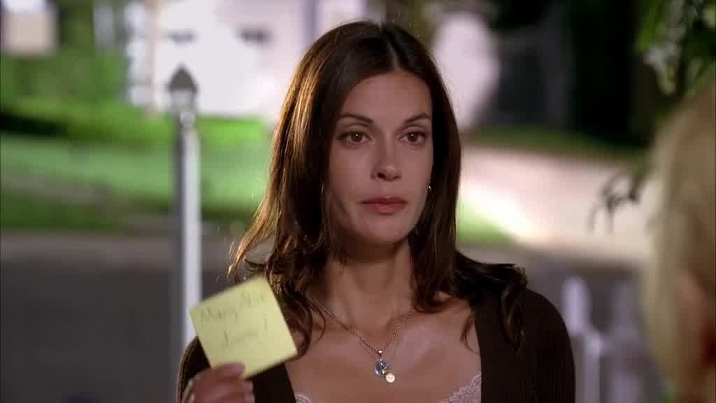 SUSAN holds up the post-it note.jpg