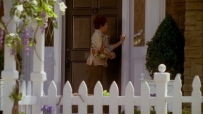 S01E01 She hurries next door to ring the doorbell